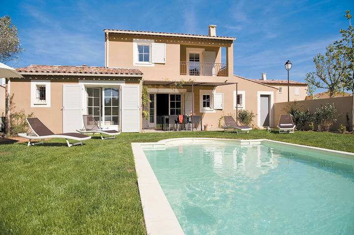Location de vacances pour 10 personnes, avec Jardin et Piscine à Saint-Saturnin-lès-Apt