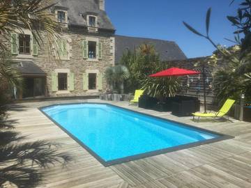 Cottage pour 2 personnes, avec piscine ainsi que jacuzzi et jardin à Ploubezre