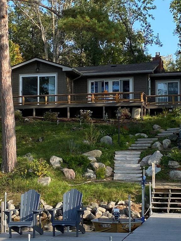 Escape to Birch Narrows Cottage on The Whitefish Chain/Includes Guest Cabin in Crosslake, Crow Wing County