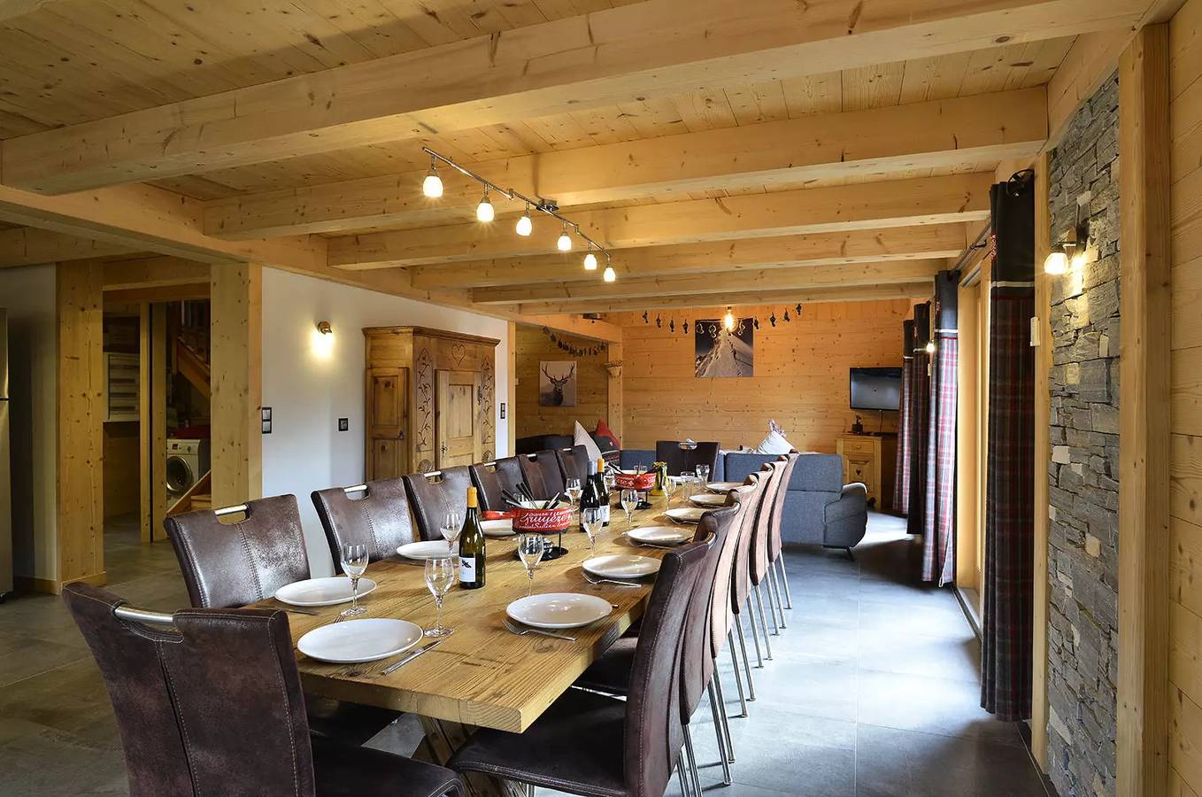 Entire apartment, 8 Rooms for 14 Persons in Châtel, Les Portes du Soleil