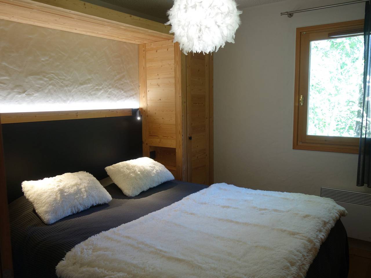 Entire apartment, 3-room apartment with balcony and garage near the slopes in La Clusaz, Annecy region
