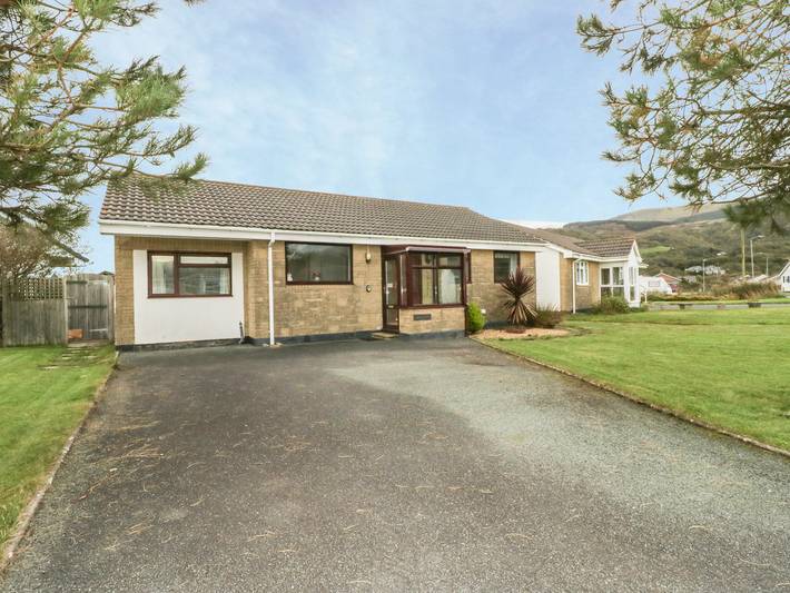 Bungalow for 6 people, with Garden in Wales