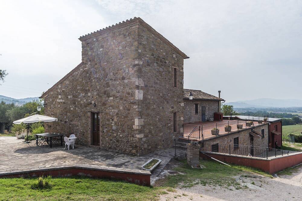 Strettoio studio apartment in Magione, Lago Trasimeno