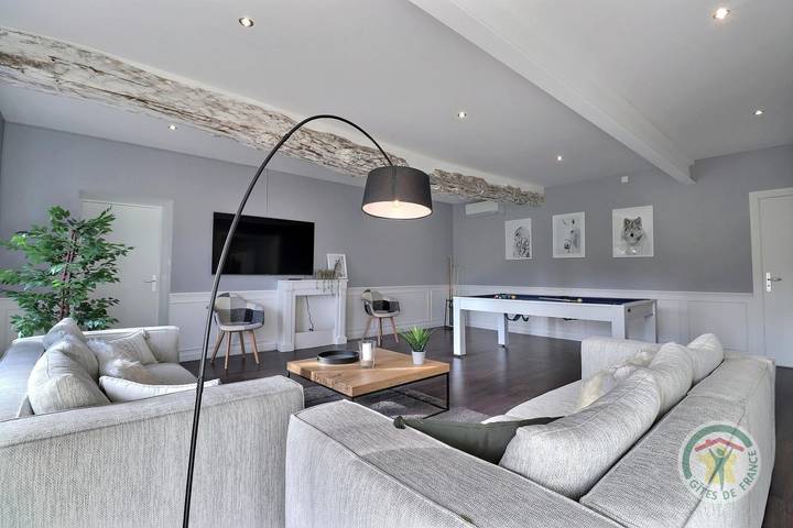 Gîte pour 15 personnes, avec Jacuzzi et Terrasse ainsi que Jardin et Piscine à Montfort-sur-Meu - 4