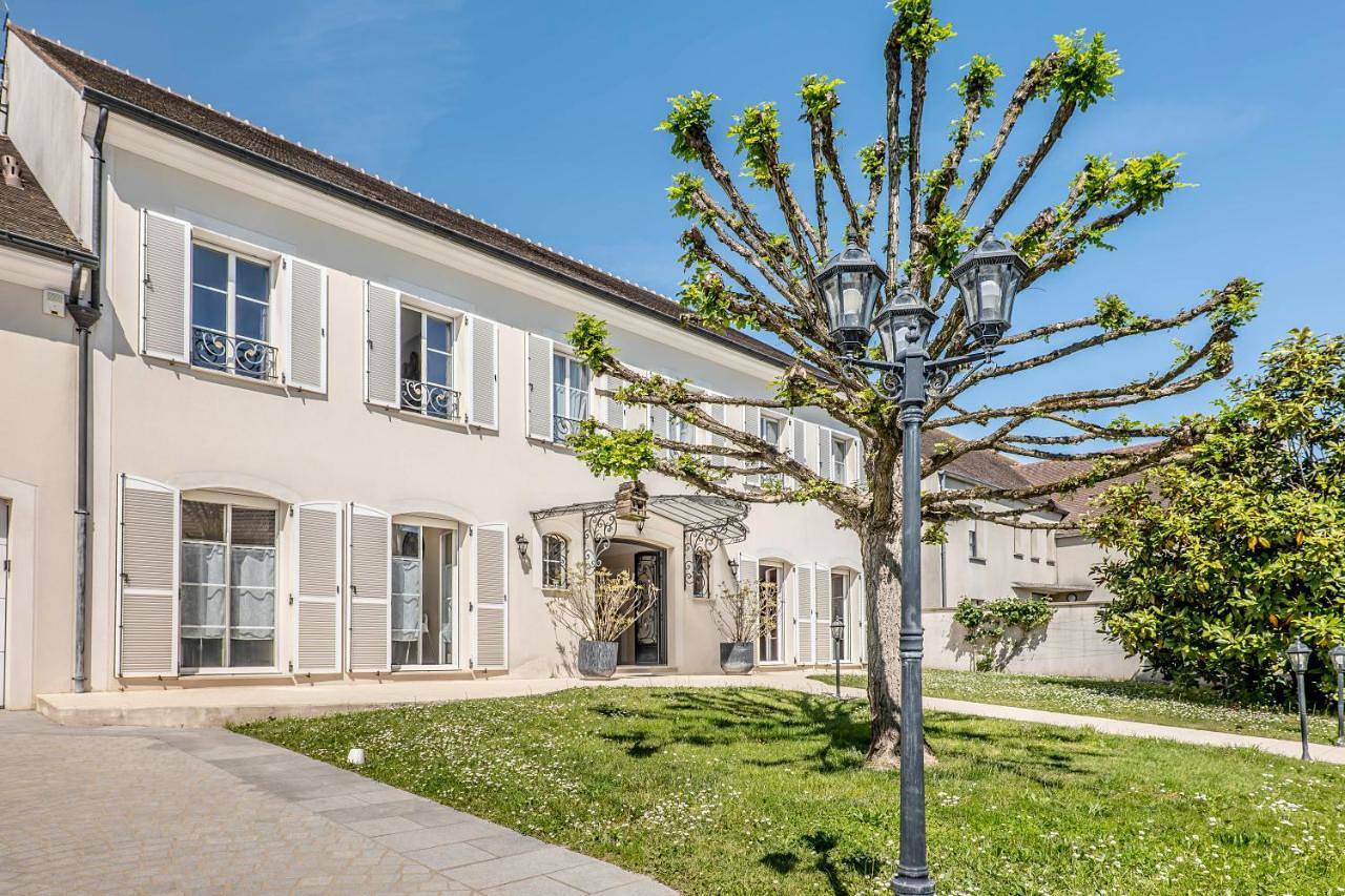 Villa with Private Pool in Villeneuve-le-Comte, Seine-et-Marne
