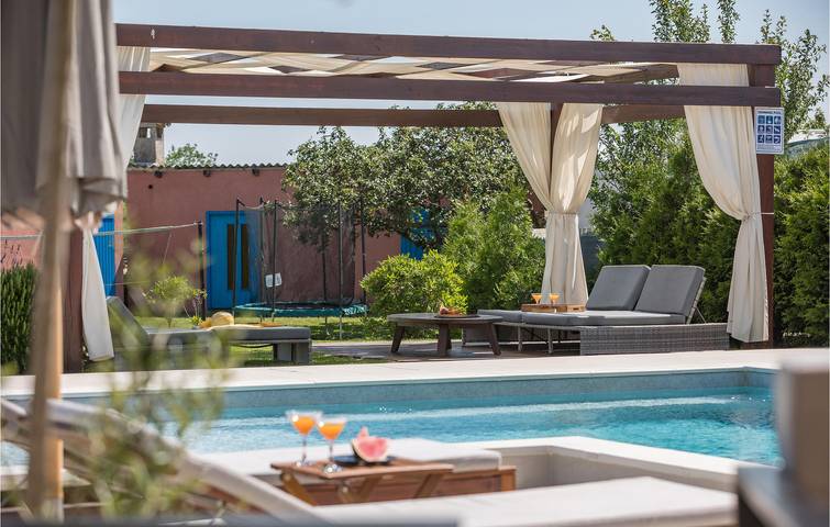 Feriehus for 13 personer med jacuzzi in Bokordići, Svetvinčenat