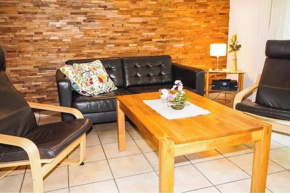 Ganze Wohnung, Stilvolles Apartment mit Blockhaussauna im Wald in Rosenthal-Bielatal, Elbsandsteingebirge