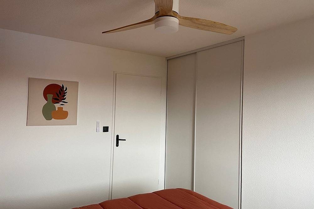 Entire apartment, Aux Cyprès du Littoral in Poussan, Côte d'Améthyste