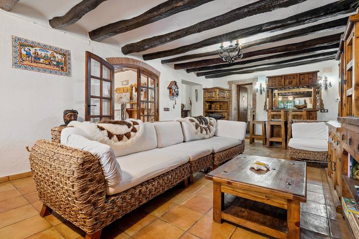 Chalet "Can Tronc" con vistas a la montaña, piscina compartida y Wi-Fi in Querol, Alto Campo