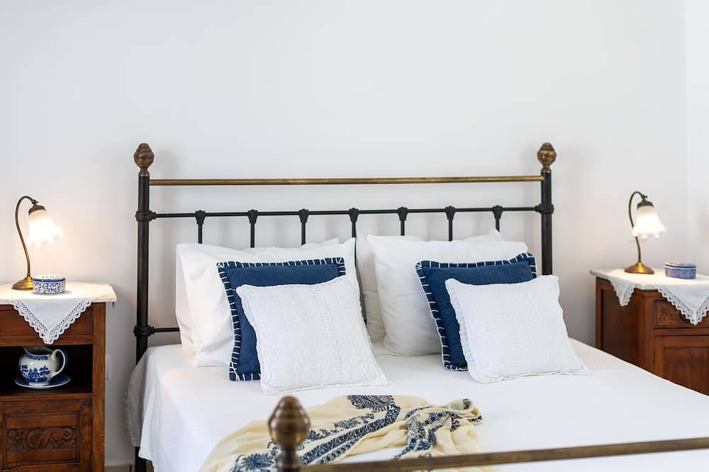The Villa Evita in Spetses. Stunning view, private pool and daily maid service. in Spetses City, Spetses