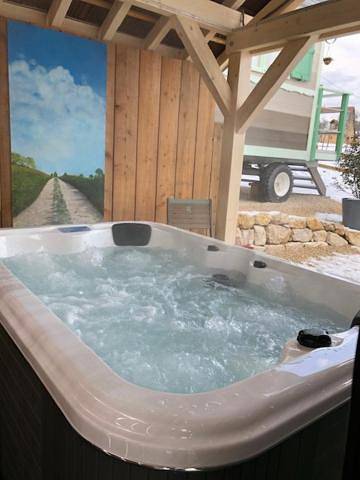 Tente pour 4 personnes, avec jardin et vue dans le Doubs - 2