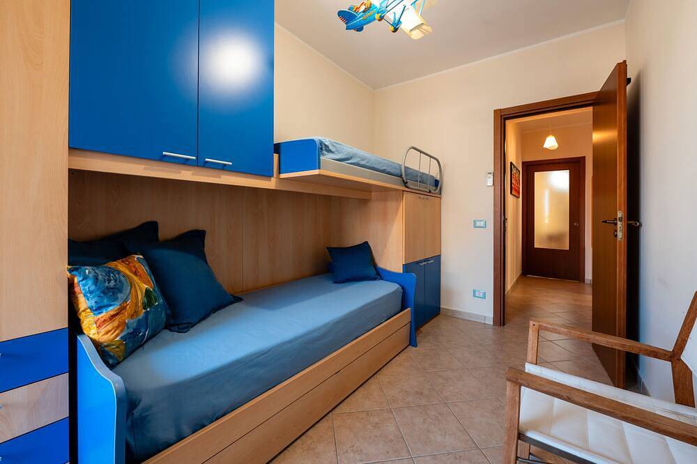 Apartamento entero, Apartamento 'Vacanza Gliaca' con vistas al mar, balcón y aire acondicionado in Piraino, Provincia de Messina