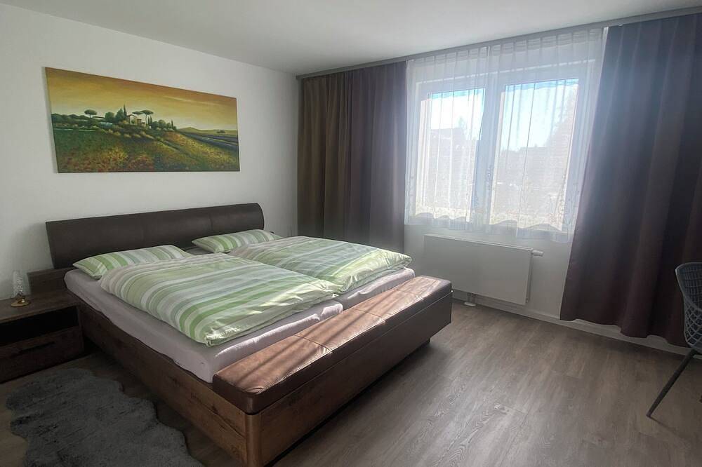 Charmantes Ferienhaus am Stadtrand von Berlin mit Garten & Stellplatz in Berlin Wartenberg, Berlin