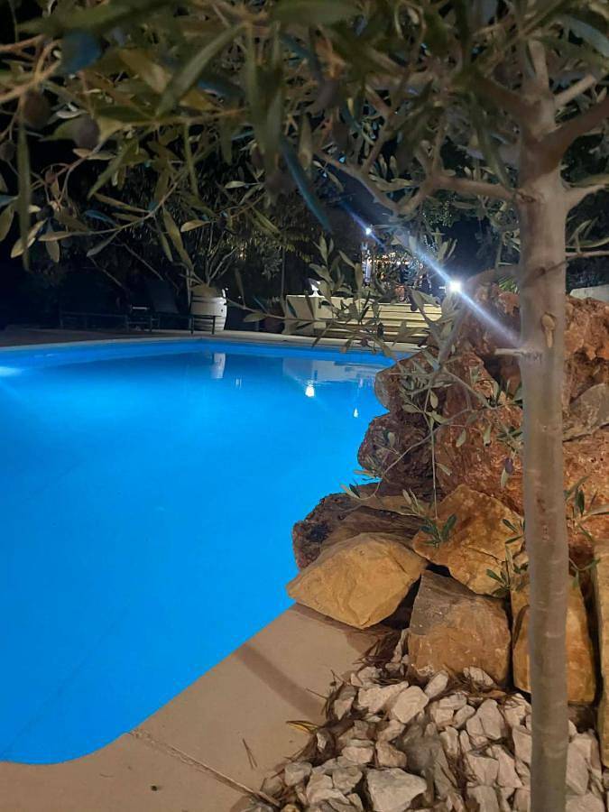 Location de vacances pour 2 personnes, avec terrasse ainsi que vue et piscine à Callas - 2