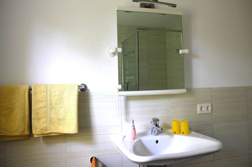 Fz first floor - vacation room with bed and breakfast in Bollewick, Müritz