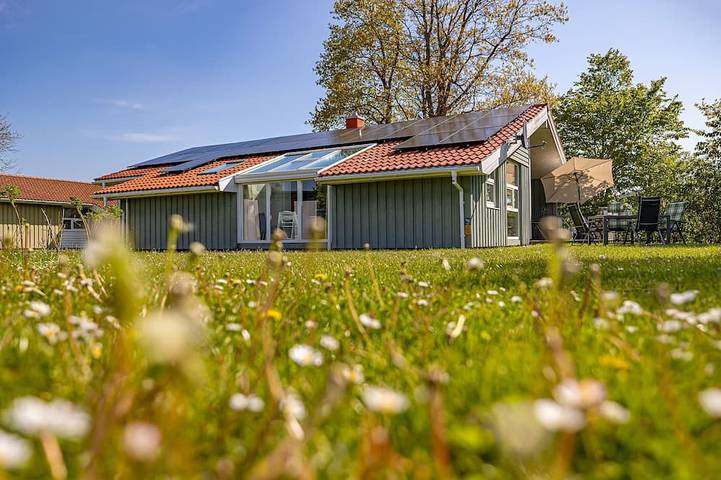 Ferienhaus für 12 Personen, mit Whirlpool und Terrasse sowie Garten und Sauna