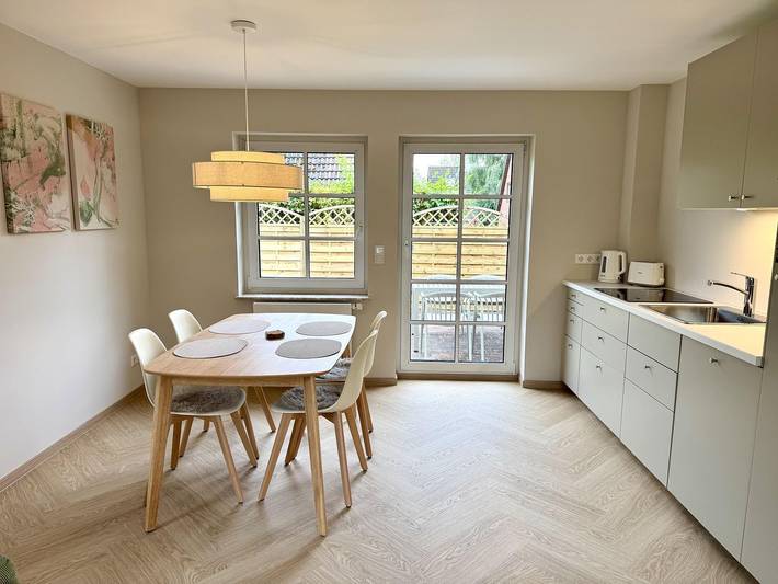 Ganze Wohnung, Moderne 3-Zimmer Erdgeschosswohnung. für bis zu 4 Pers. Südterrasse & Garten in Tinnum, Sylt (Gemeinde)