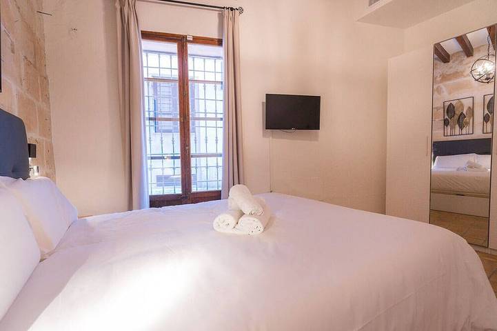 Entire apartment, Vintage Palma Palace (Classic 2) by PriorityVillas in Palma Old Town, Palma