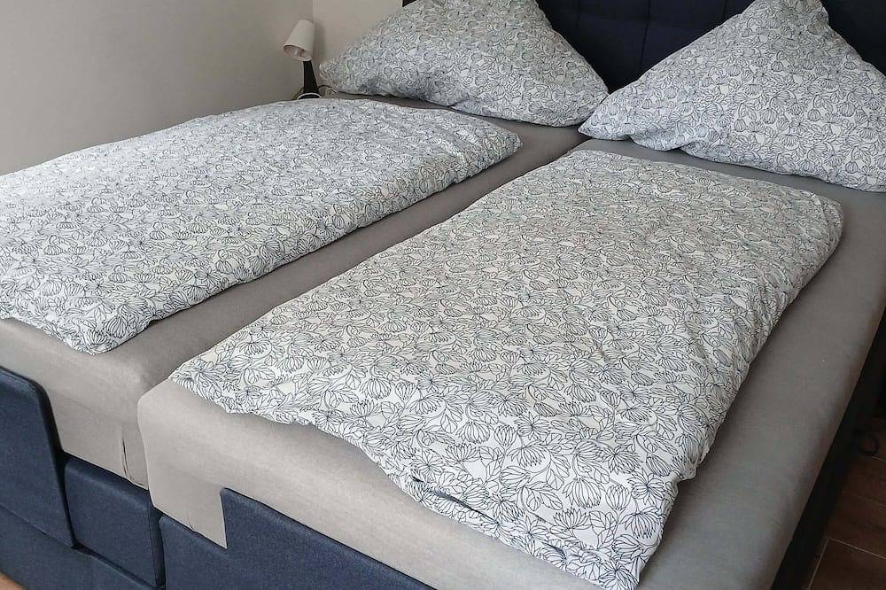 Ganze Wohnung, Gemütliches Doppelzimmer (25qm) mit eigenem Badezimmer in Röttingen, Taubertal