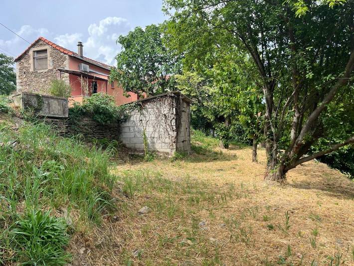 Location de vacances pour 8 personnes, avec Terrasse ainsi que Jardin et Vue à Ponteils-et-Brésis
