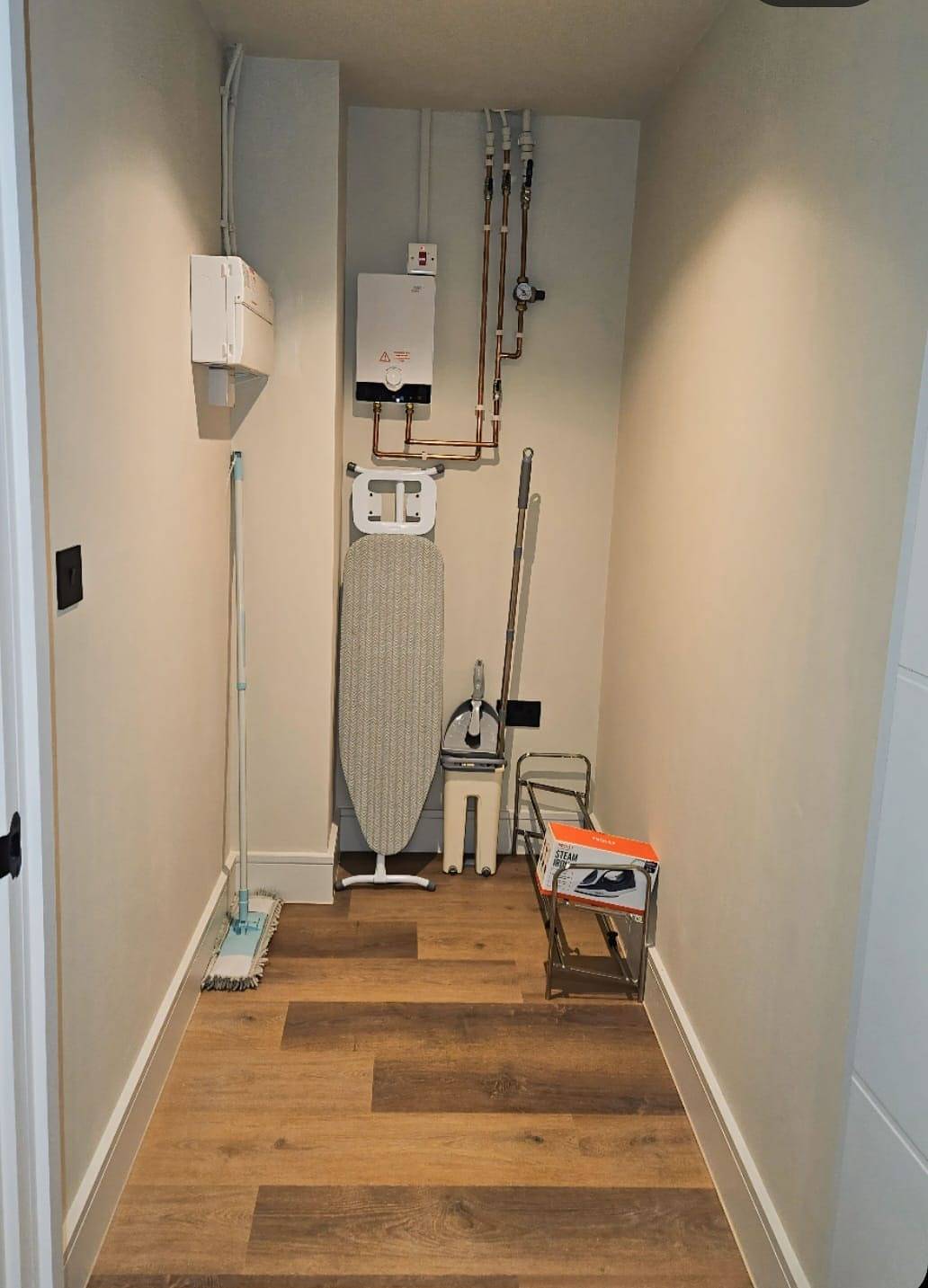 Entire vacation apartment, Lovely 1-Bed Apartment 5 mins from Romford station in Havering, London