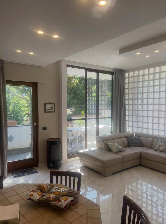 Location de vacances pour 9 personnes, avec vue ainsi que piscine et jardin à Castellammare di Stabia