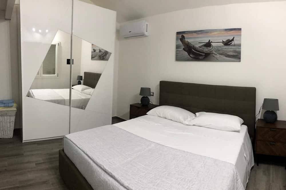 Entire apartment, Central  and bright modern apartment in Sant'Antioco City, Sant'Antioco