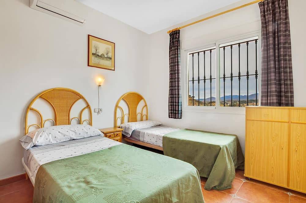 M from the beach, private pool. in Torreblanca (Fuengirola), Fuengirola