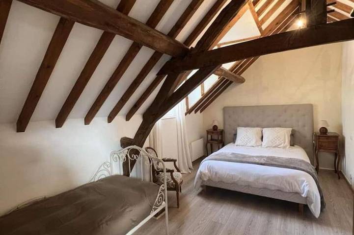 Gîte pour 6 personnes, avec jardin à Vallières-les-Grandes - 3