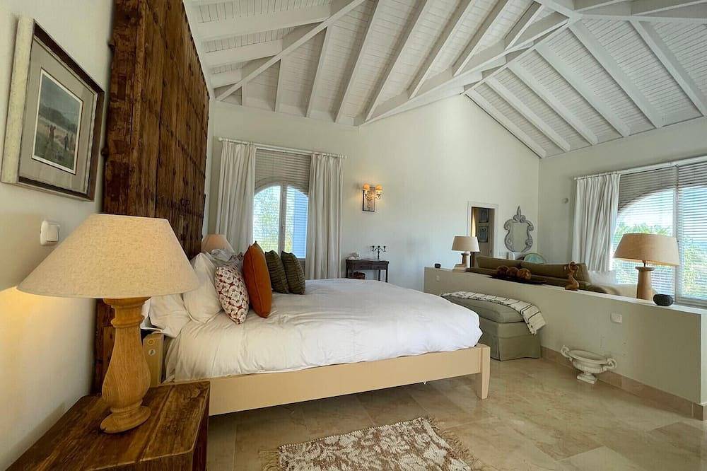 48. Luxury Eco Villa with Pool, Jacuzzi & Daily Breakfast – Benalup in Benalup-Casas Viejas, Costa de la Luz