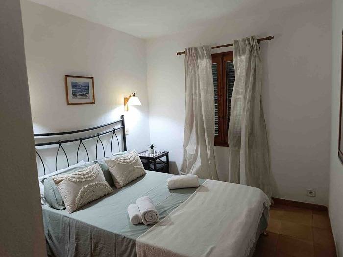 Apartamento vacacional entero, Apartamento · Arenal d'en Castell · 2 dormitorios · 3 camas · 1 baño in Arenal d'en Castell, Es Mercadal