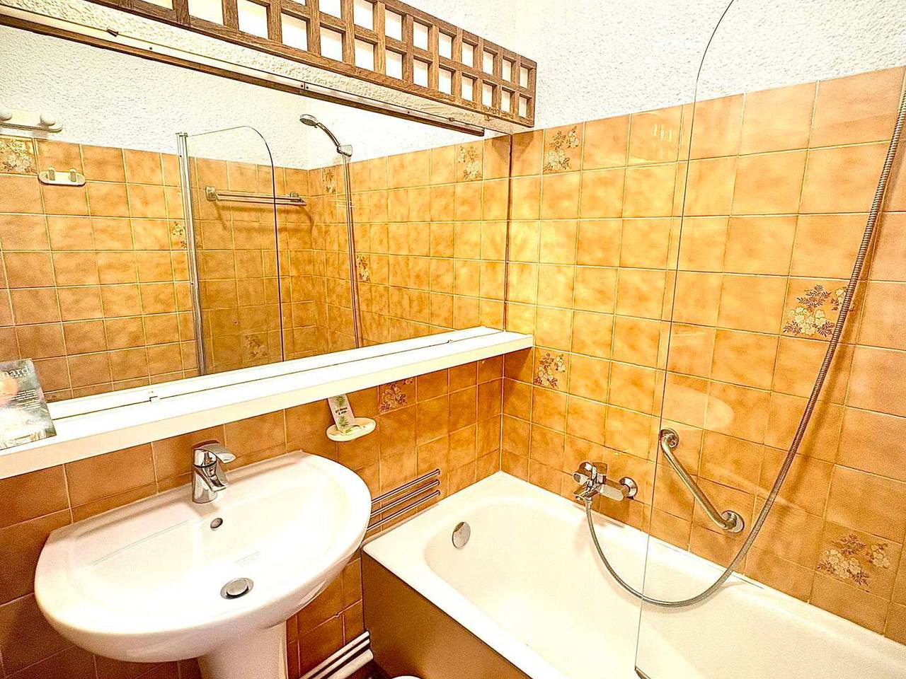 Entire apartment, Apartment for up to 8 people with Wi-Fi and exceptional sea view in Roquebrune-Cap-Martin, Nice region