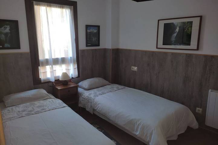 Gîte pour 6 personnes, avec piscine à Biescas - 3