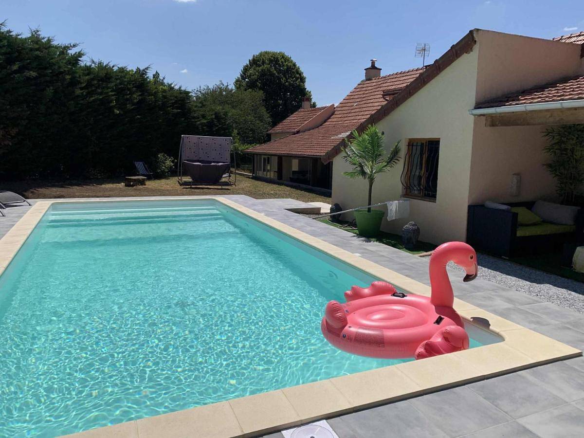 Maison Piscine & Jacuzzi in Saint-Germain-des-Fossés, Région de Vichy