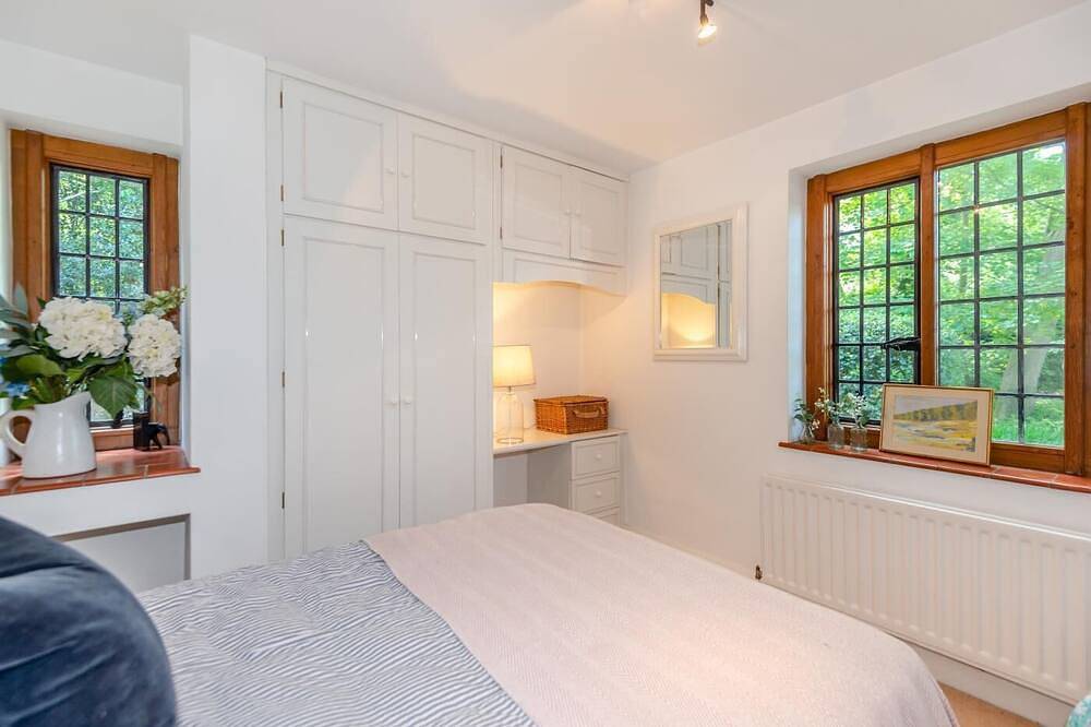 6 Bed in Englefield Green (oc-e34166) in Thorpe Park, Surrey