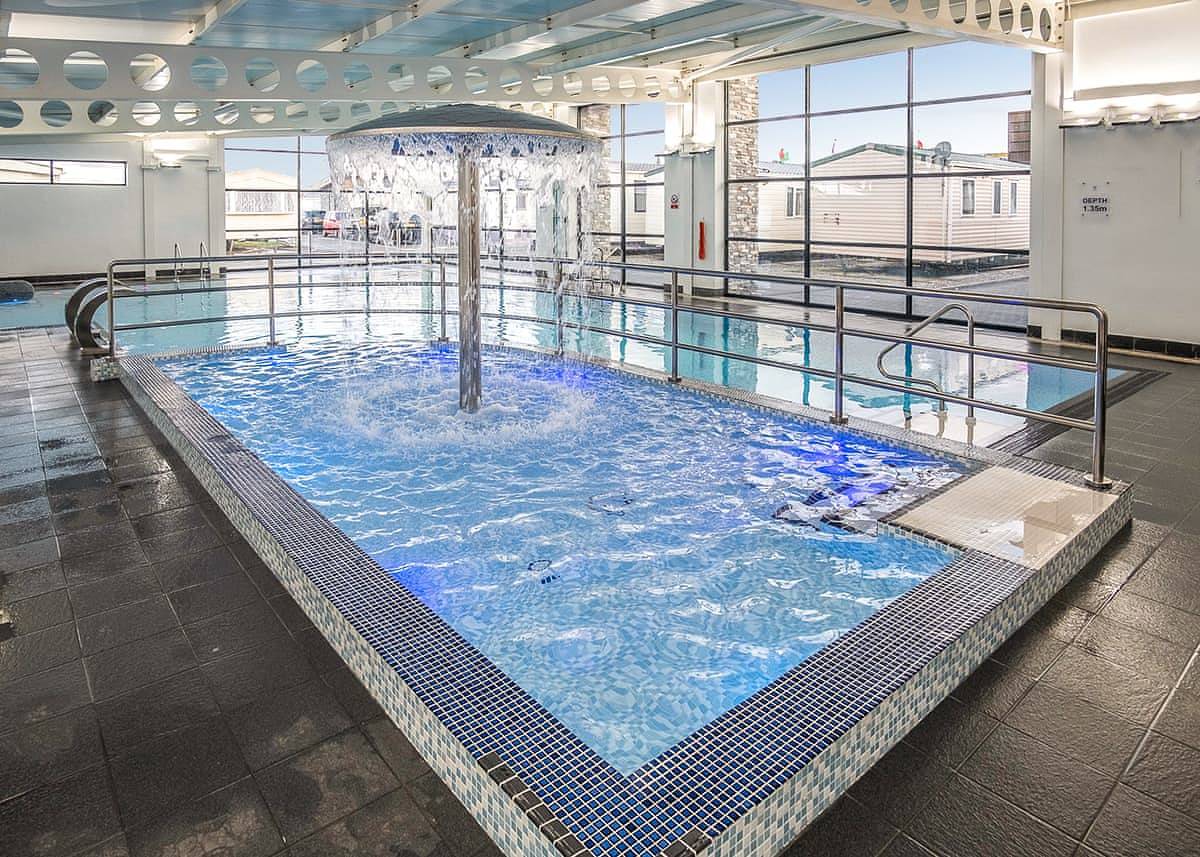 Platinum 4+2 Hot Tub in Towyn, Conwy region