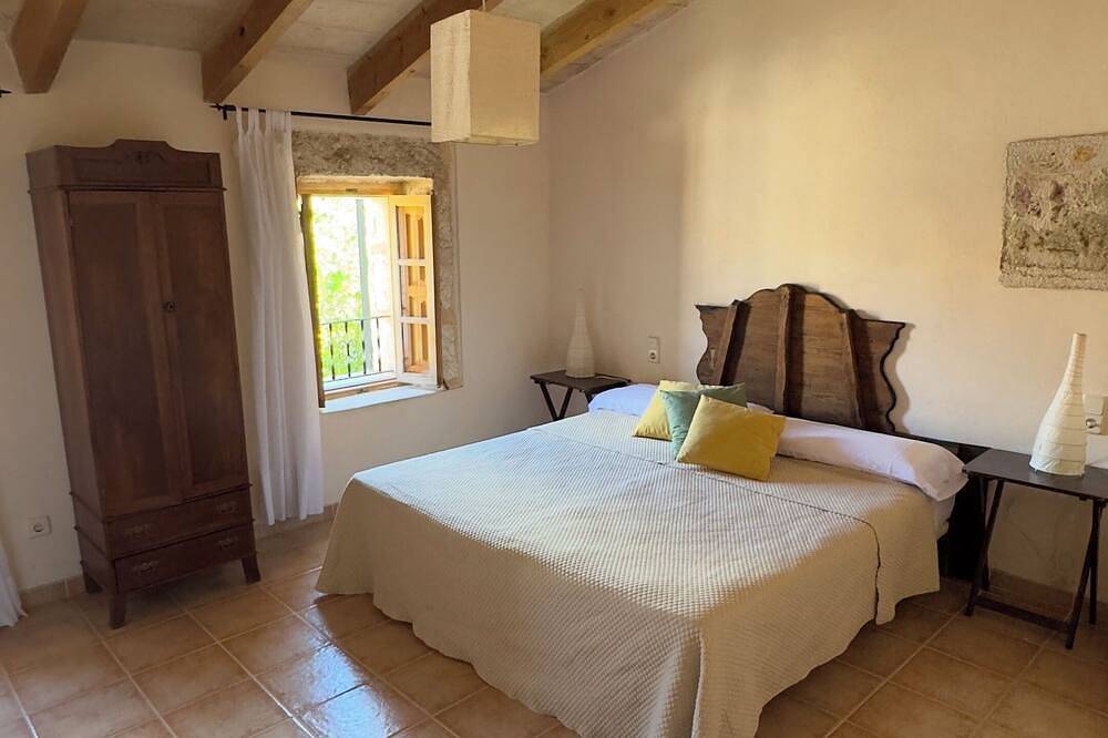 Rural House in a cosy and small village, by mallorcainland.com in Llubí, Majorca Center