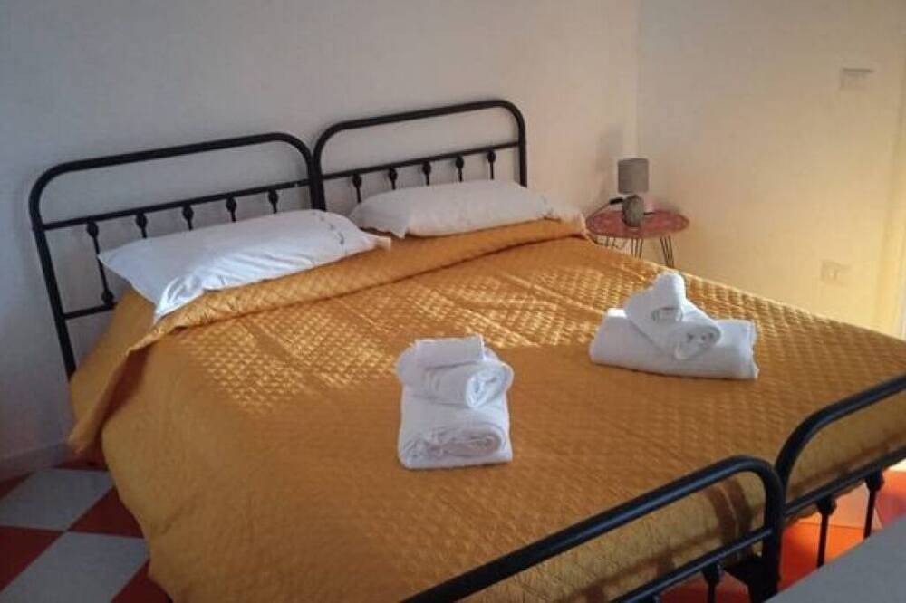 Appartamento intero, Villafiore. Appartamento grande luminoso panoramico mare/montagna Iii piano. in Baunei, Provincia di Ogliastra