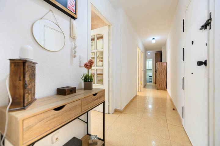 Apartamento entero, M Piso de 4 dormitorios en Villaverde in Madrid, Área Metropolitana de Madrid