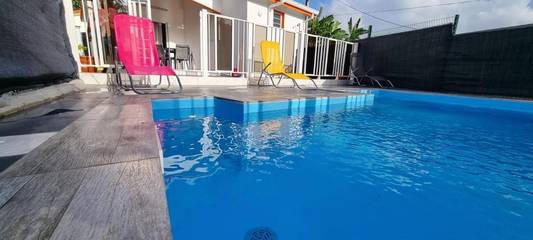 Maison de campagne pour 4 personnes, avec jardin ainsi que piscine et vue à Baillif
