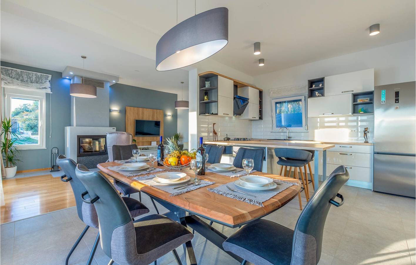 Geräumige 2-Zimmer-Wohnung mit Pool, Terrasse und WLAN – 1,5 km vom Strand entfernt in Jesenice, Split-Dalmatien