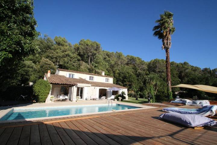 Villa pour 7 personnes, avec vue ainsi que piscine et balcon à Saint-Paul-de-Vence