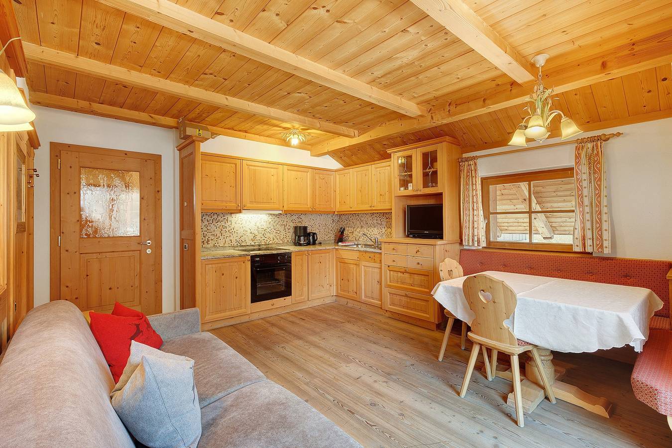 Appartement entier, Appartement "Ciasa Mirio Pars" avec vue sur les montagnes, Wi-Fi et balcon in Rumestluns, La Valle