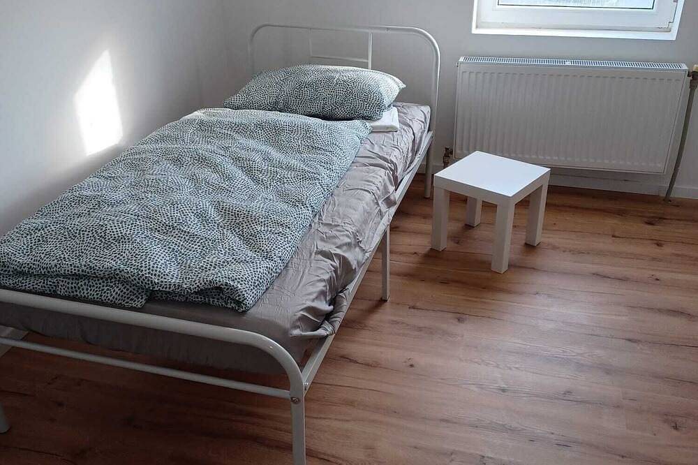 Ganze Wohnung, Large and spacious rooms, washing machine, Wifi&Tv in Altenburg, Ostthüringen