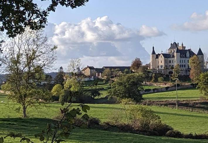 Location de vacances pour 4 personnes, avec vue ainsi que piscine et jardin, animaux acceptés à Louroux-de-Bouble - 2