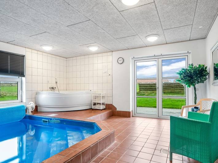 Ferieudlejning for 12 personer, med Balkon og Terrasse såvel som Pool og Sauna i Lemvig