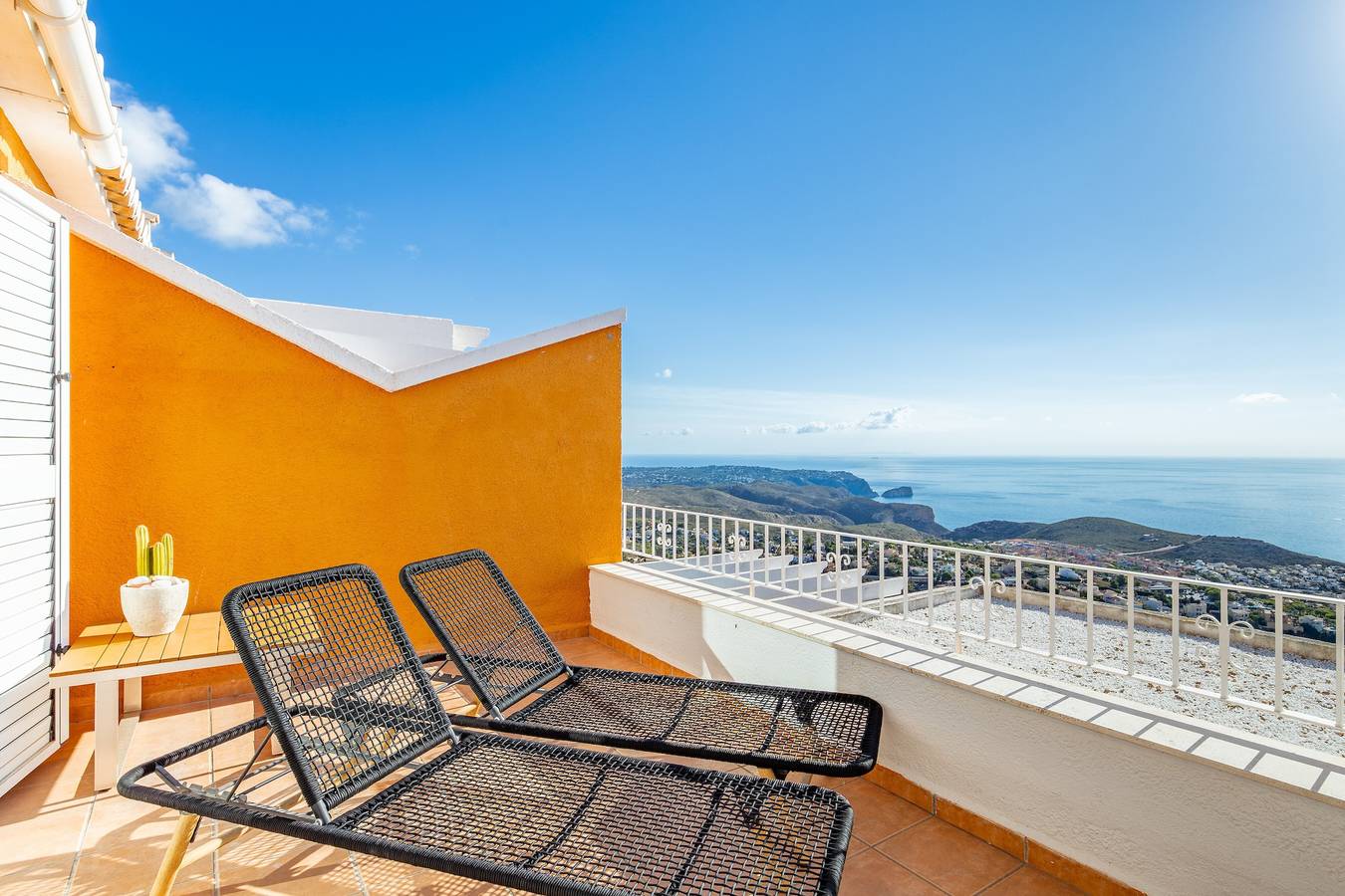 Apartamento entero, Apartamento 'Vistamar 96' con vistas al mar, Wi-Fi y aire acondicionado in Benitachell, Costa Blanca