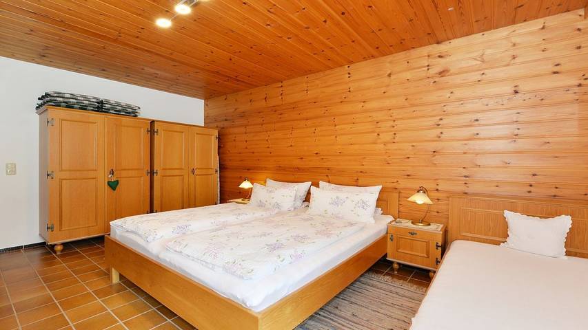 Ferienwohnung für 5 Personen, mit Sauna und Terrasse sowie Garten in Drachselsried