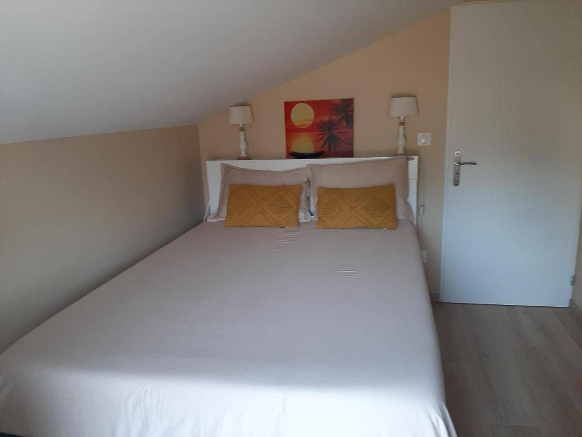 Appartement entier, Logement Confortable dans résidence privée à Amplepuis in Amplepuis, Région de Villefranche-sur-Saône