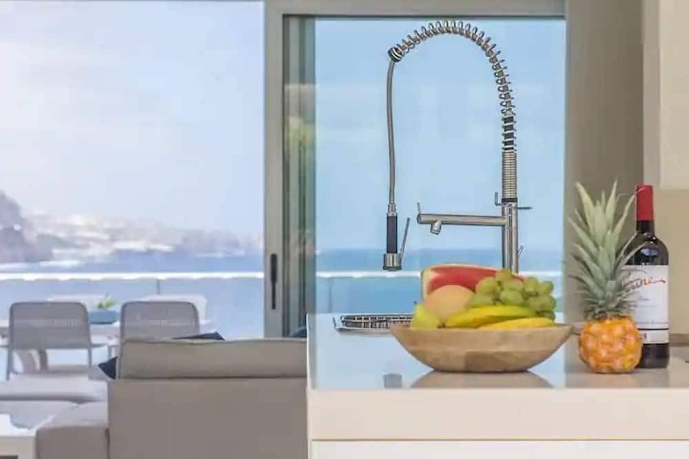 Super Comfortable Nature Villa in front of the Sea, with Jacuzzi and Sauna. in Los Realejos, North Tenerife